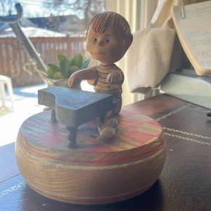 Vintage Peanuts Schroeder music box as-is works!